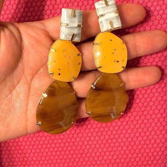 Elegant Gold and Brown Dangle Earrings - Picture 5 of 13